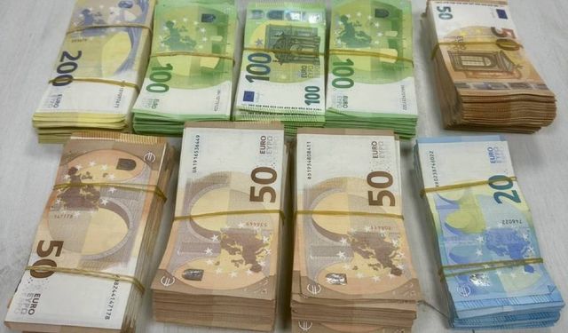 Hollanda’dan yola çıkan araçta 102 bin euro ele geçirildi
