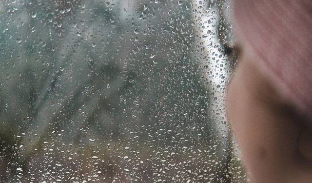 Hollanda’da sonbahar yağmur ve fırtınayla geldi