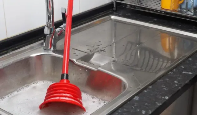 Tıkanan gideri bu basit yöntemlerle anında açabilirsiniz