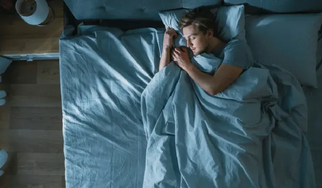 Neden tam uykuya dalarken sıçrarız?