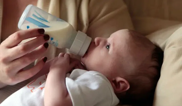 Geri çağrılan Nestlé bebek mamasıyla beslenen bir bebeğin ölümü araştırılıyor