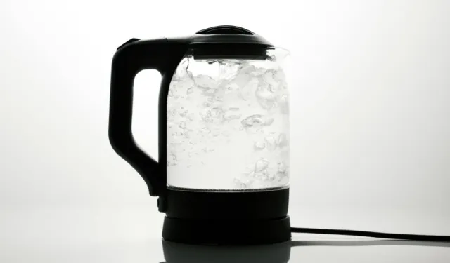 Kettle’da bekleyen suyu tekrar kaynatmak zararlı mı?