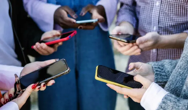 2026’nın en popüler telefonu Apple mı Samsung mu?