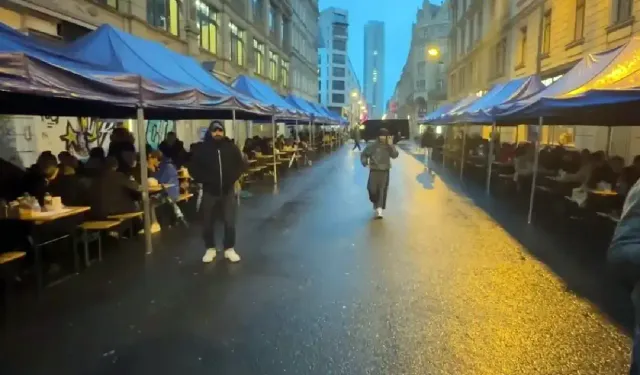 Frankfurt’ta sokak iftarı farklı inançlardan yüzlerce kişiyi bir araya getirdi