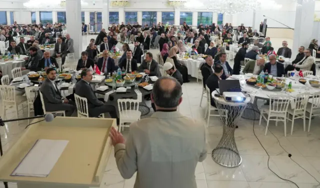 Hollanda Diyanet Vakfı’ndan Amsterdam’da geniş katılımlı iftar programı