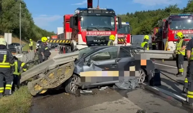Avusturya’da bariyer otomobili delip geçti: 2 kişi hayatını kaybetti