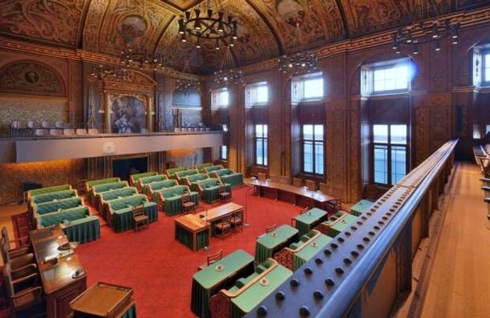 Hollanda’da cami ve dernekleri hedef alan şeffaflık yasası Senato’da reddedildi