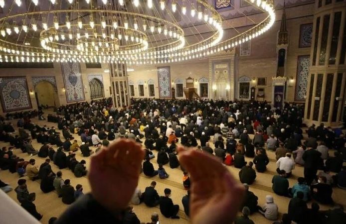 Avrupa’da şehir şehir 2026 Ramazan Bayramı namaz saatleri açıklandı