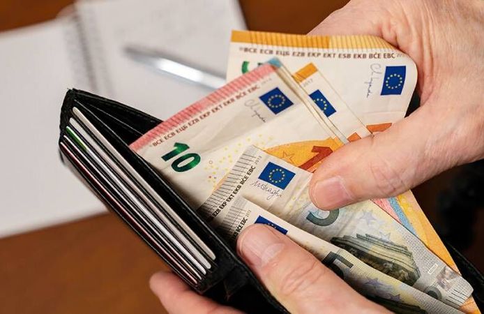 Hollanda'da temmuz ayında emeklinin cebine girecek net tutar belli oldu