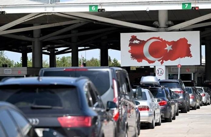 Mavi Kart sahibi gurbetçi emekliler yabancı plakalı aracını Türkiye'de 4 yıl bırakabilir mi?