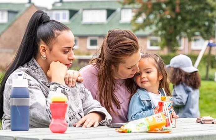 Hollanda’da sosyal yardım kesintisi planı iptal edildi, çocuk yardımı kesilecek