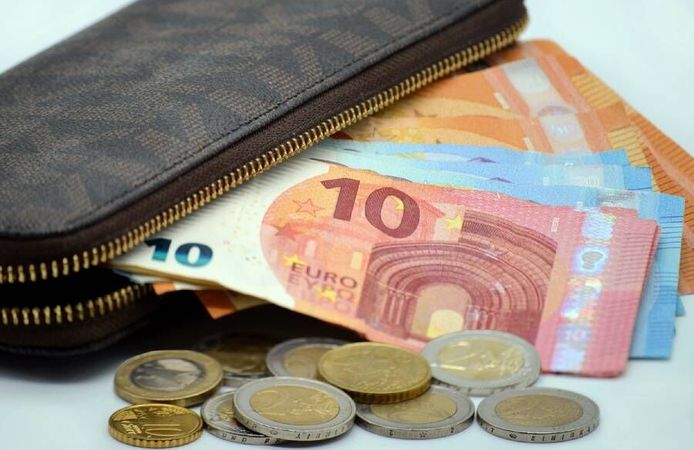 Hollanda’da hükümetin sosyal yardımlarda kesinti planına tepki