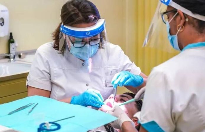 Hollanda’da her 5 kişiden biri yüksek masraflar nedeniyle dişçiden kaçıyor