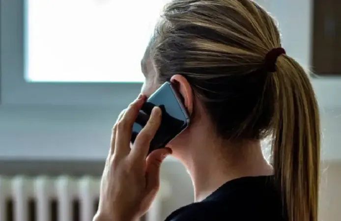 Telefonda kullandığınız bazı uygulamalar sizi izliyor olabilir