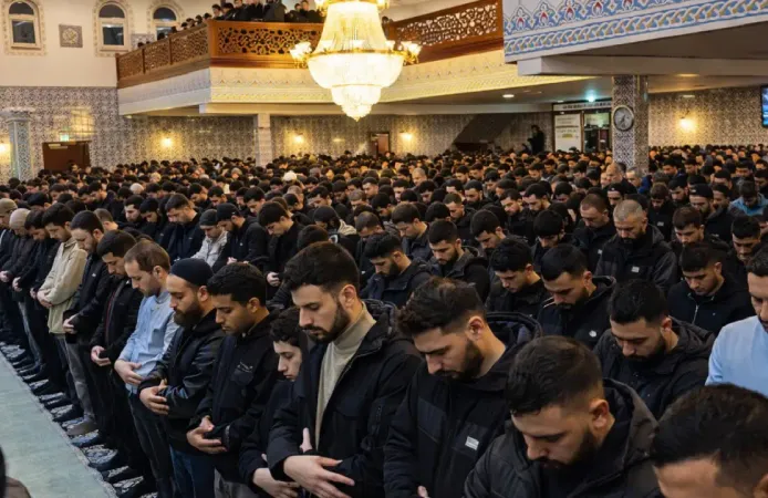 Hollanda’da 1000 genç sabah namazında bir araya geldi