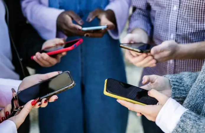 2026’nın en popüler telefonu Apple mı Samsung mu?