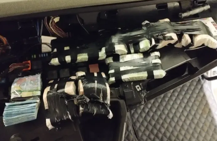 Bulgaristan sınırında Türk plakalı araçta 100 bin euro yakalandı