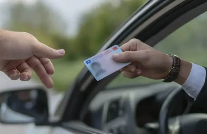 Yurt dışı ve eski tip Türk ehliyeti olan gurbetçilere önemli uyarı