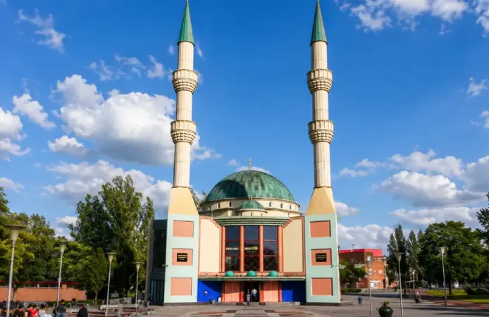 Hollanda’da camilerde ezanın hoparlörle okunmasına yasak teklifi yeniden sunuldu