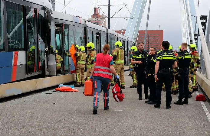 Rotterdam'da iki tramvay çarpıştı: : Çok sayıda yaralı var