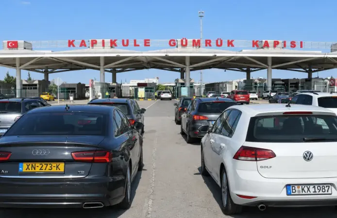 Gurbetçilere uyarı: Türkiye’de yabancı plakalı aracı sadece bu kişiler kullanabilir