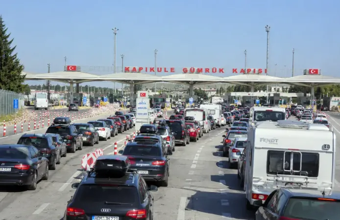 Gurbetçilere gümrük uyarısı: İzin dönüşü altın, para, eşya ve gıda kurallarına dikkat