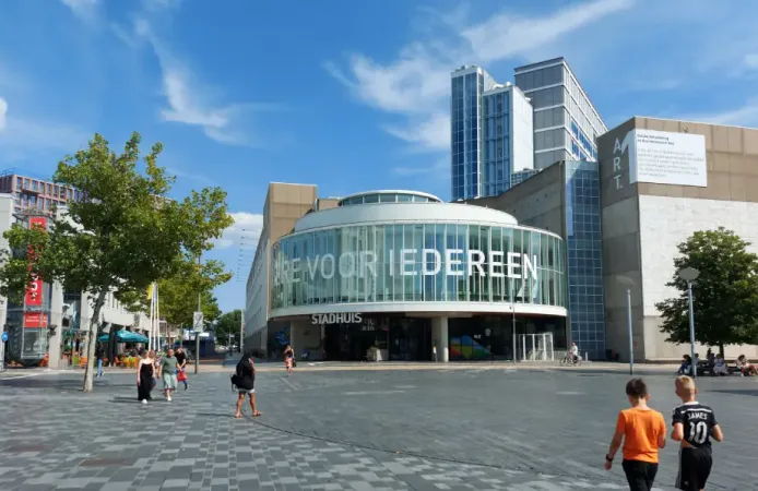 Hollanda'da yeni bir vergi daha: Evini boş tutan yılda 2 bin euro vergi ödeyecek