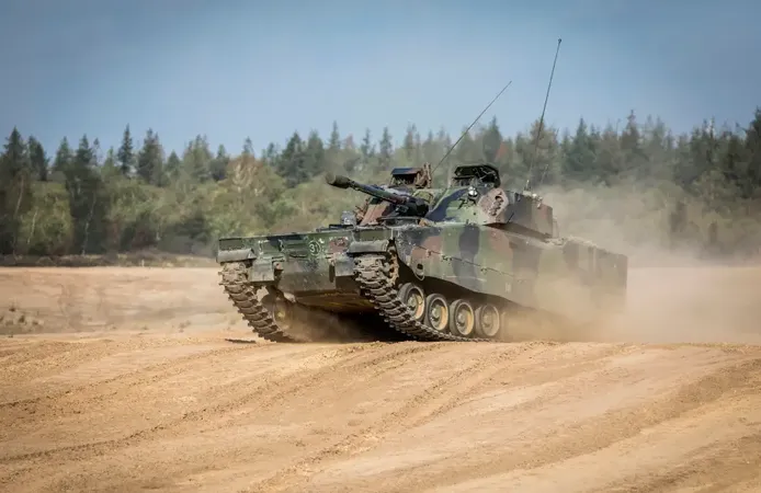 Hollanda olası büyük savaşa karşı zırhlı araçlarını artırıyor