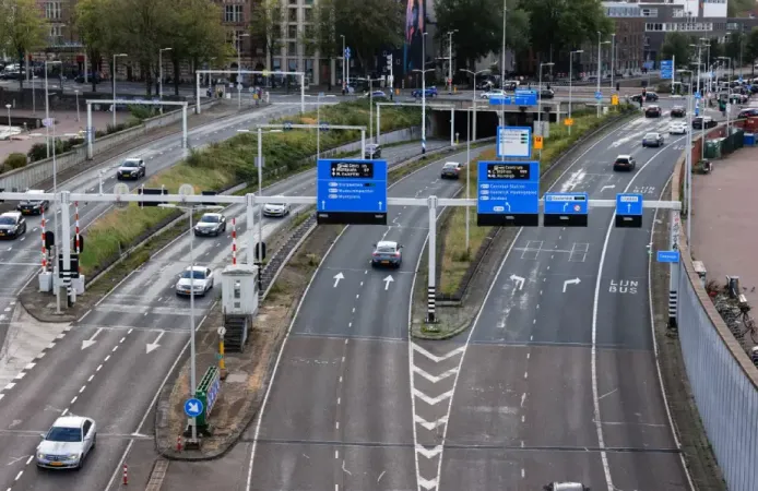 Hollanda'da 2027'de motorlu taşıtlar vergisine zam yapılacak