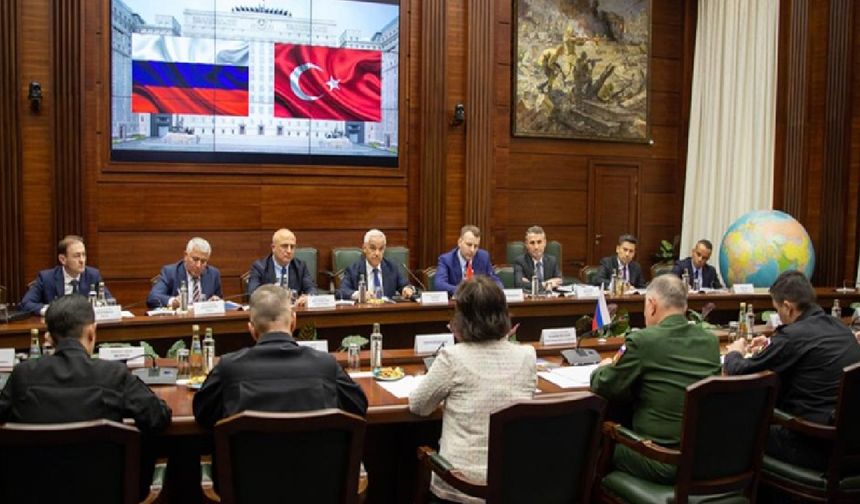 Türkiye, Rusya görüşmeleri sonuç verdi: Ukrayna’da bekleyen tahıl yüklü gemiler yola çıktı 