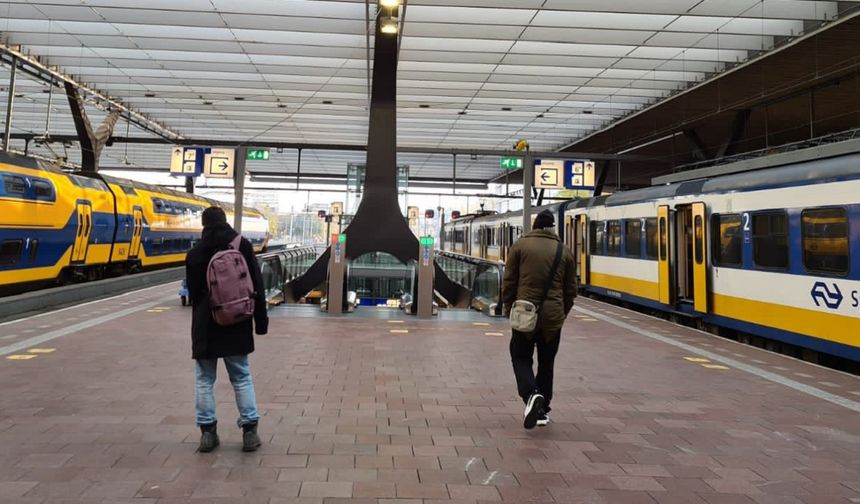 Hollanda’da yaşanan personel sıkıntısı tren seferlerini aksattı, bazı seferler iptal edildi!