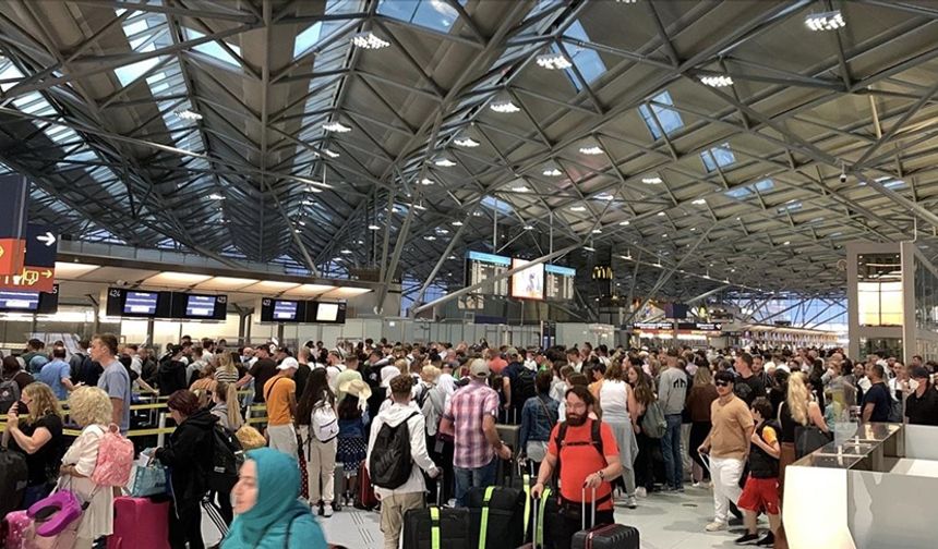 Avrupa havalimanlarında neler oluyor? Neden kaos yaşanıyor?