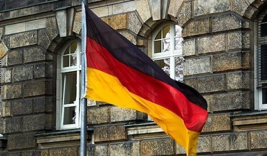 Almanya'da üşüyen milletvekillerine battaniye teklifi