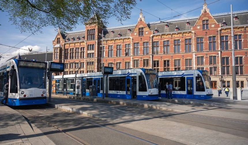 Amsterdam'da toplu taşıma ilkokul çocuklarına 4 ay boyunca ücretsiz