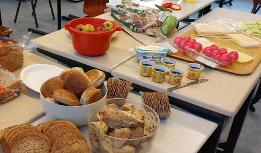 Hollanda'daki her 6 okuldan 1’i ücretsiz yemek dağıtmaya başladı