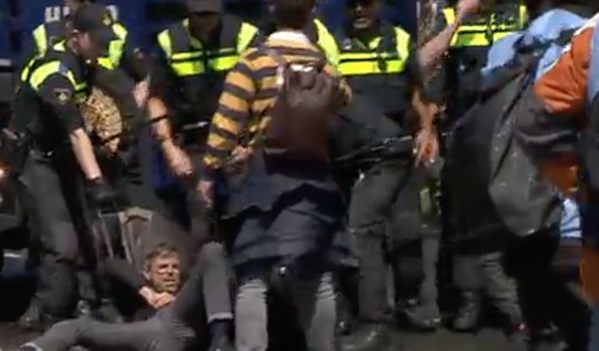 Hollanda'da iklim protestosu: Yol kapatan 1579 aktivist gözaltında