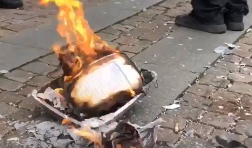 Hollanda’da Kur’an-ı Kerim’in yakılmasına yasak getirilmesi önerisi reddedildi