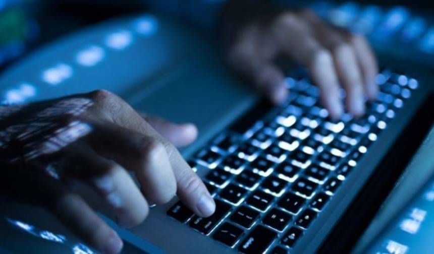 Hollanda’da her iki gençten biri  internette cinsel istismara uğruyor