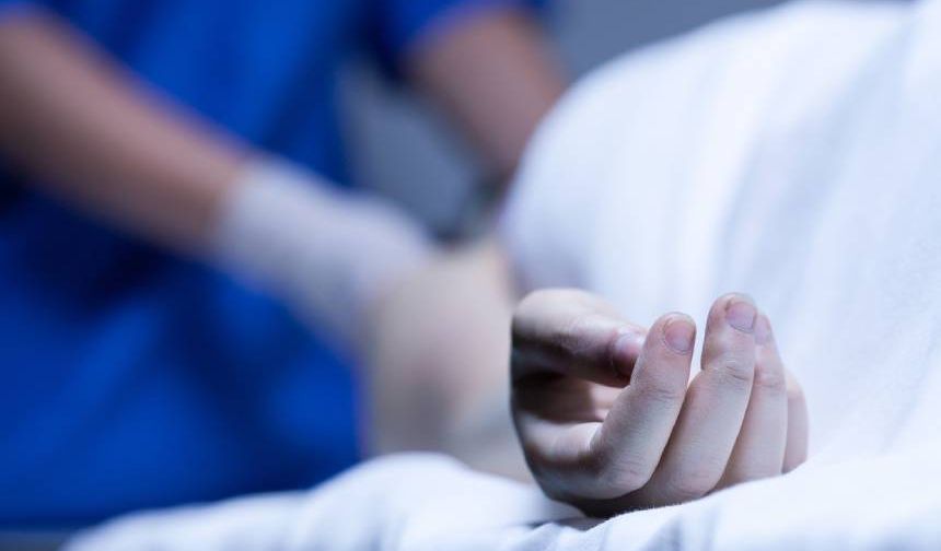 Belçika'da kanser hastası kadın, ötanazi ilaçları yetersiz kalınca doktor tarafından yastıkla boğuldu