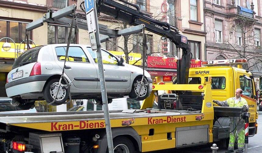 Almanya yanlış park edenleri tespit etmek için plaka tarama sistemi kullanacak