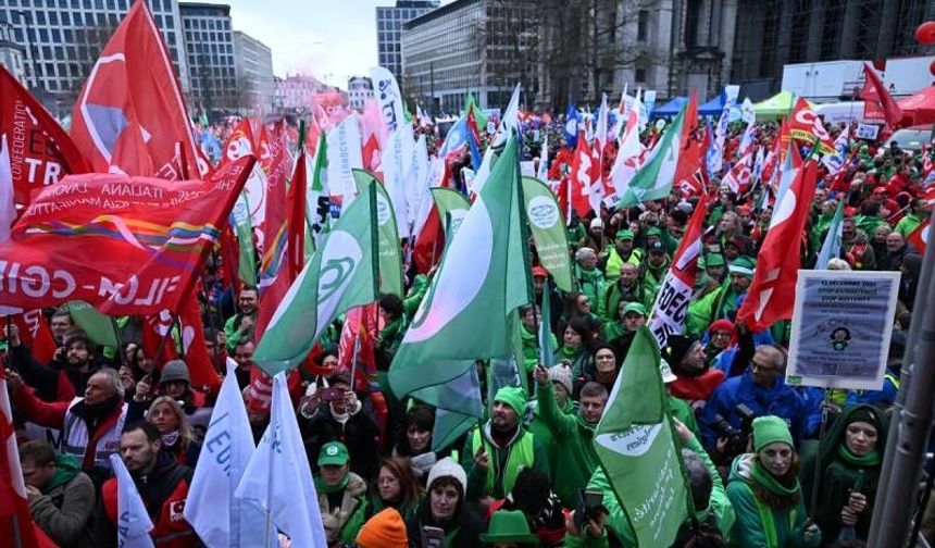 Belçika’da ulusal grev: Uçuşlar iptal edildi, toplu taşıma durma noktasına geldi