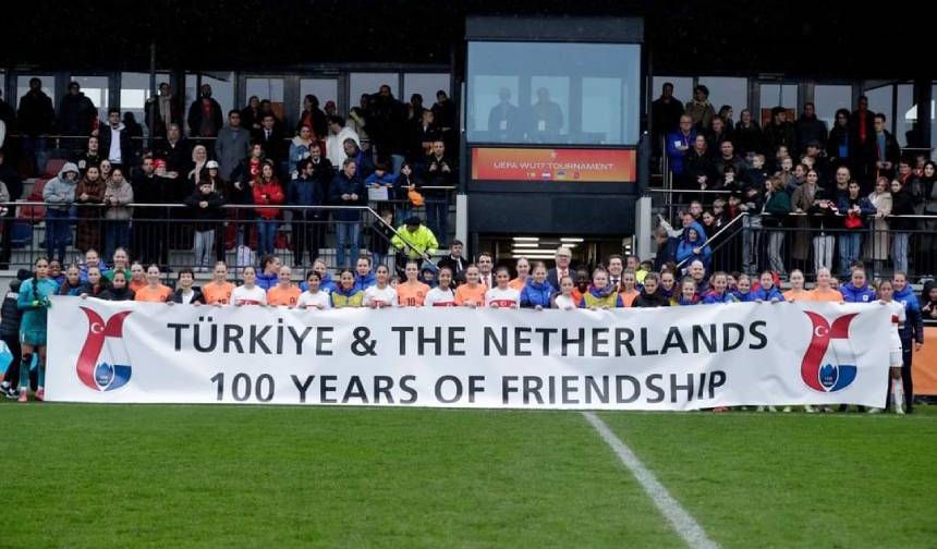 Türkiye ve Hollanda, 100. Yıl dönümünü dostluk maçında buluştu