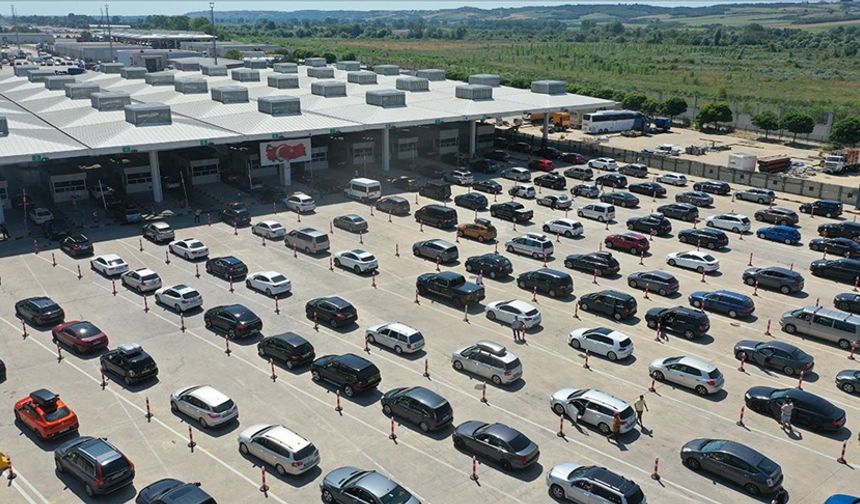 Yabancı plakalı araçlara yeni düzenleme: Otoyol ücretini ödemeyen Türkiye'den çıkamayacak