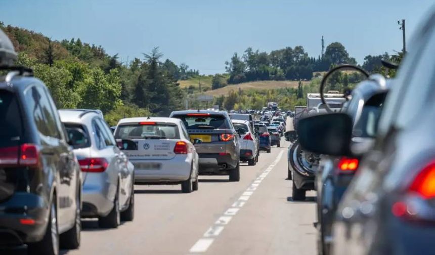 Almanya’da hafta sonunda rekor trafik yoğunluğu bekleniyor!