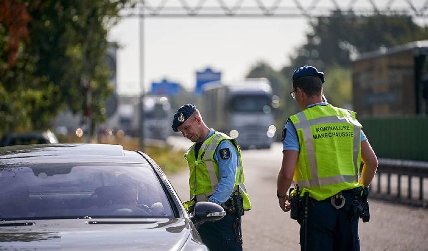 Hollanda'da sınır kontrolleri altı ay daha uzatıldı