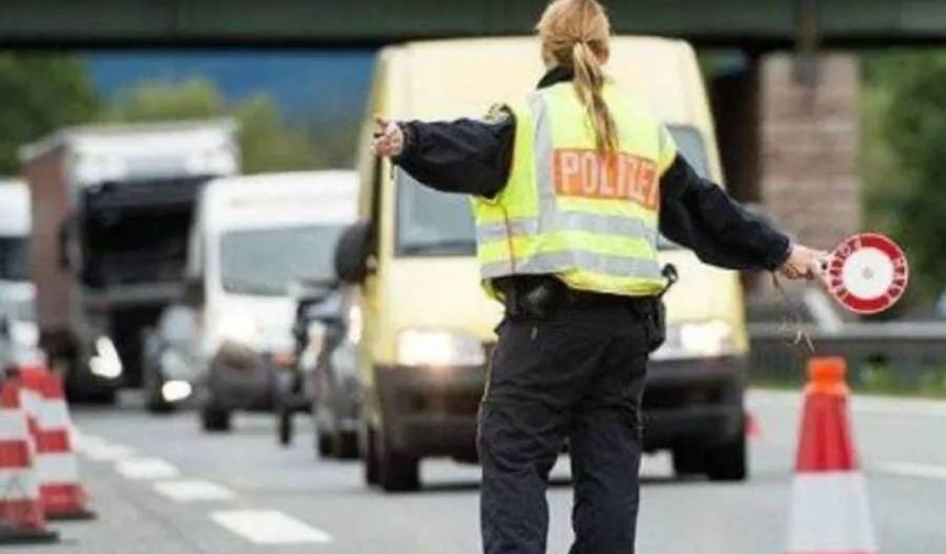 Avusturya'da aşırı hız yapan iki araç trafikten men edildi