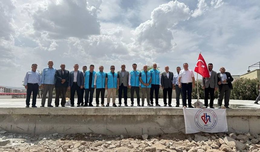 HDV'nin katkılarıyla Gaziantep Araban Merkez Camii’nin temeli dualarla atıldı
