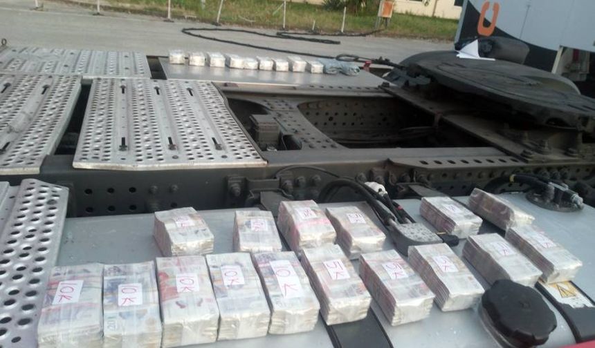 Bulgaristan sınırında Türk sürücü, 236 bin euro karşılığı sterlinle yakalandı