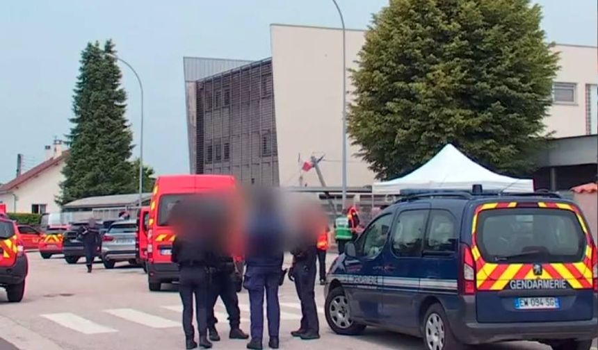 Fransa’da 14 yaşındaki öğrenci okulda eğitim görevlisini öldürdü