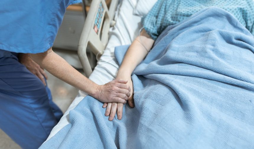 Hollanda’da aile hekiminin hatası genç kadını felç bıraktı